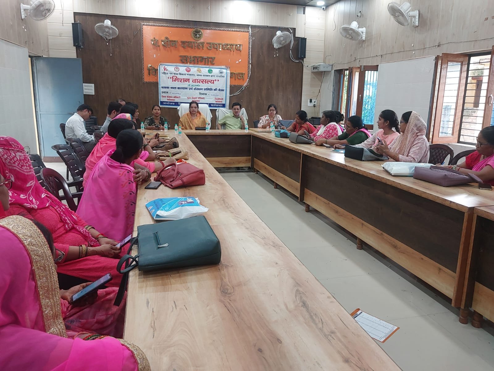 Wबाल कल्याण एवं संरक्षण समिति की बैठक में बच्चों की शिक्षा पर जोर