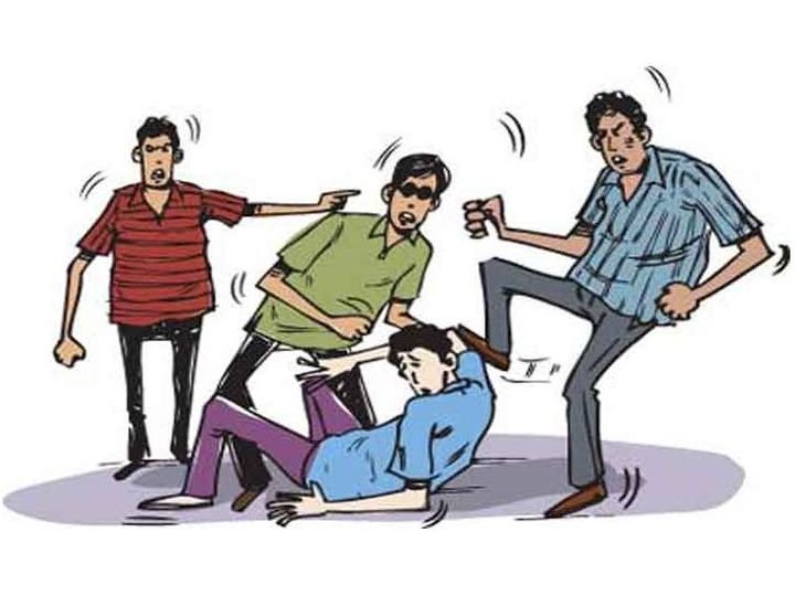 Wमार्केट से लौट रहे बाइक सवार से मारपीट
